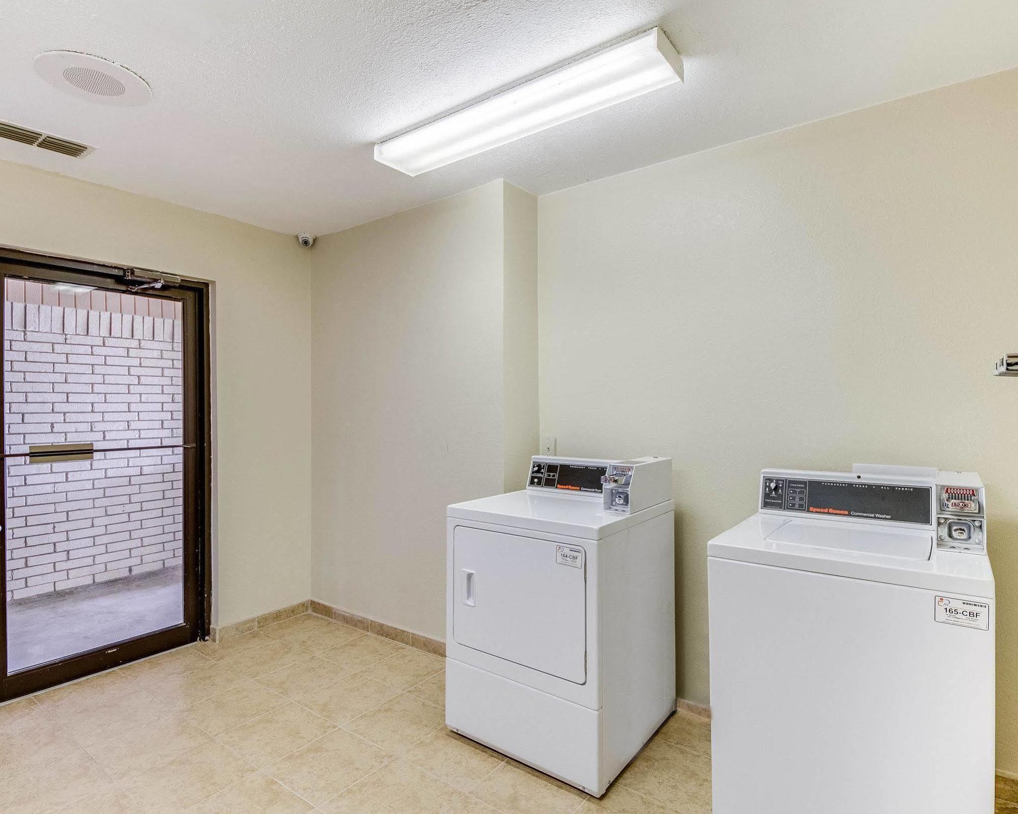 Econo Lodge Falfurrias Hwy 281 Екстериор снимка